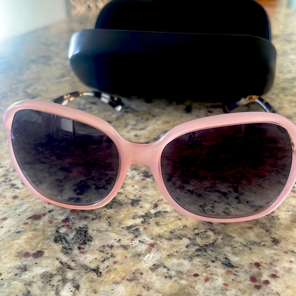Excellent condition ! Coach sunglasses